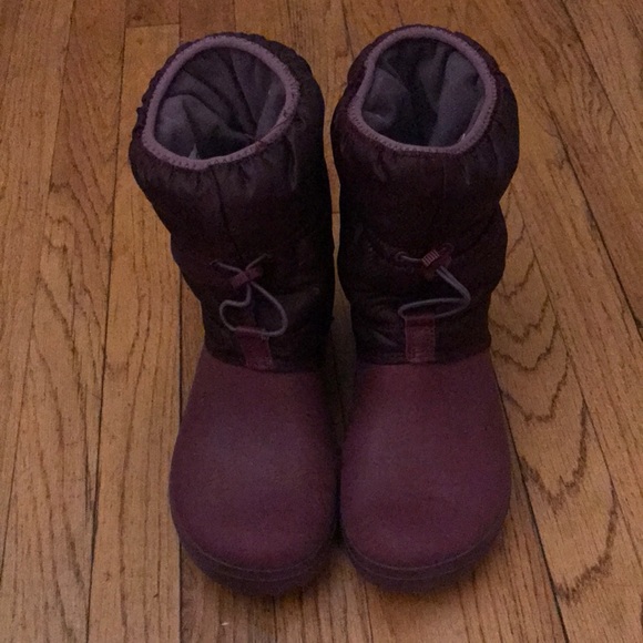 CROCS Shoes - Magenta Crocs size 9